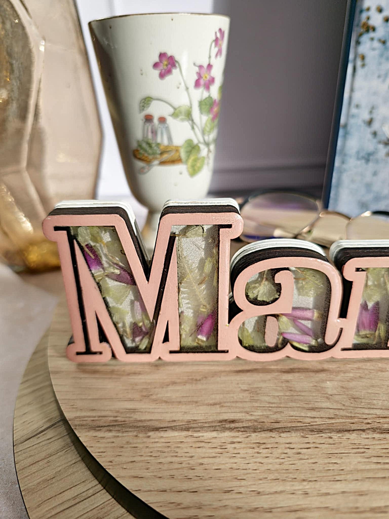 ✨ Décoration “Personnalisé” en bois fleuri