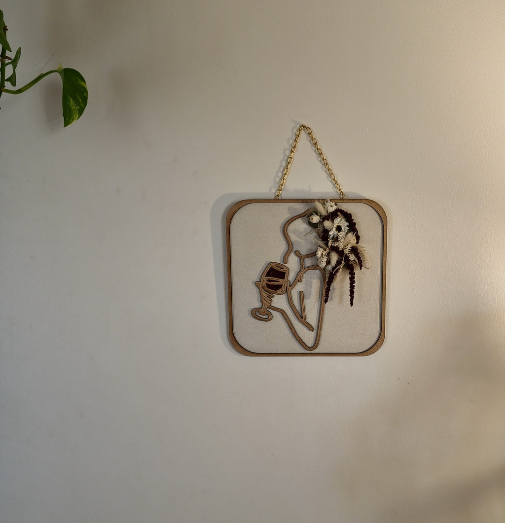 Cadre en bois silhouette en bois – Femme et Maternité en fleurs séchées