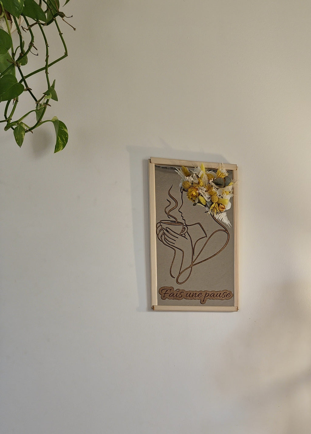 Cadres miroir silhouettes en bois – Femmes & émotions en fleurs séchées