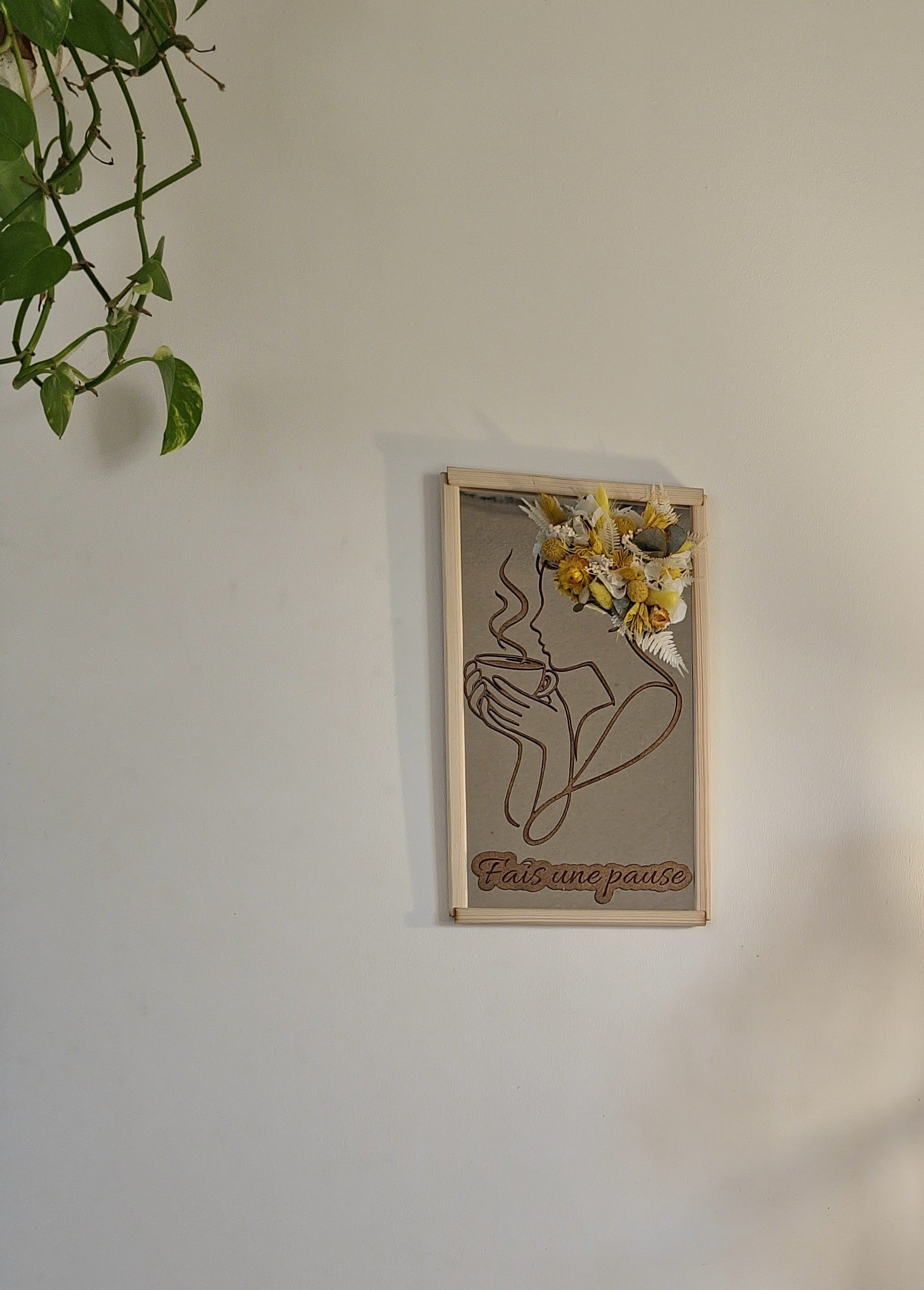 Cadres miroir silhouettes en bois – Femmes & émotions en fleurs séchées