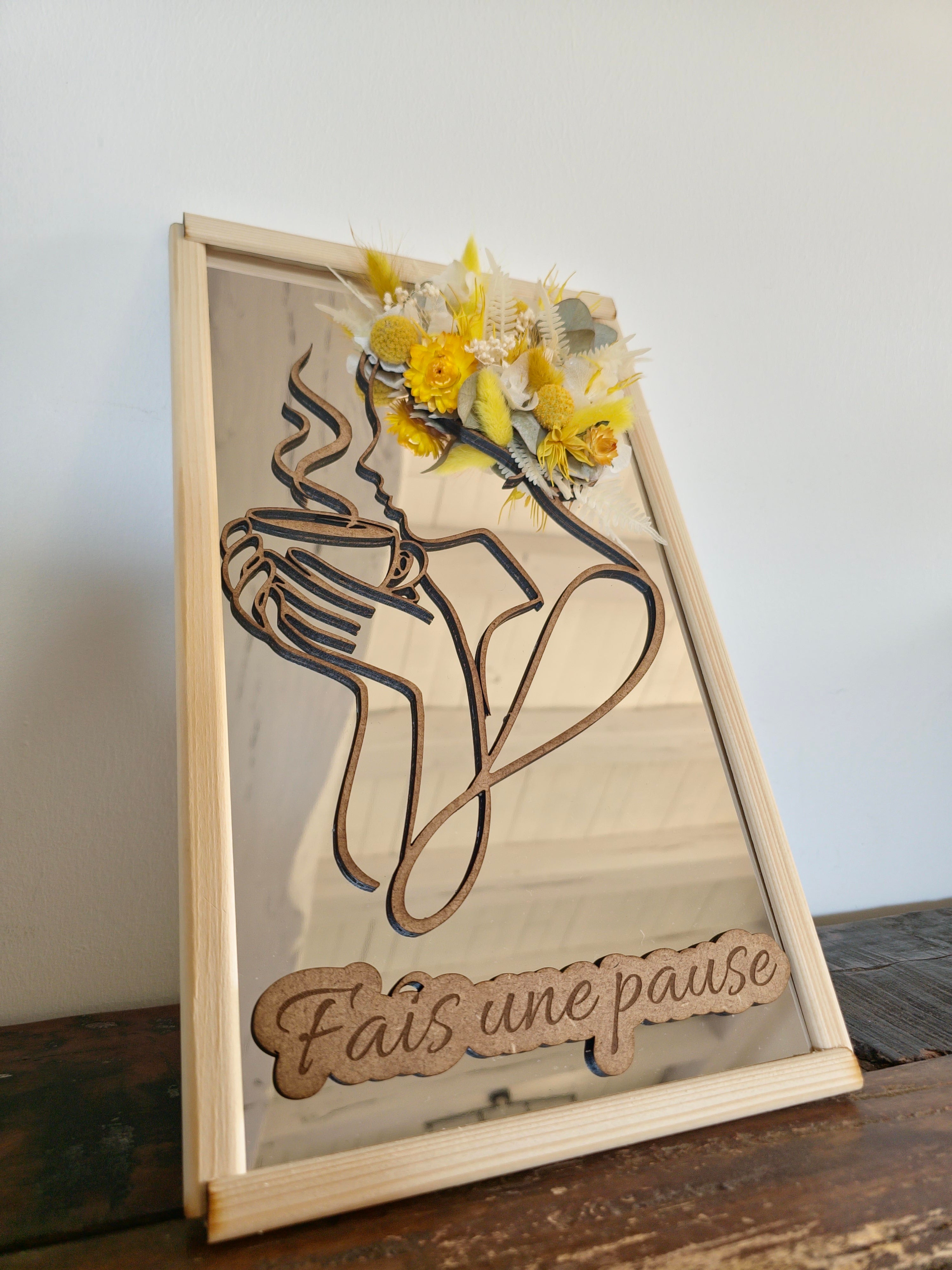 Cadres miroir silhouettes en bois – Femmes & émotions en fleurs séchées
