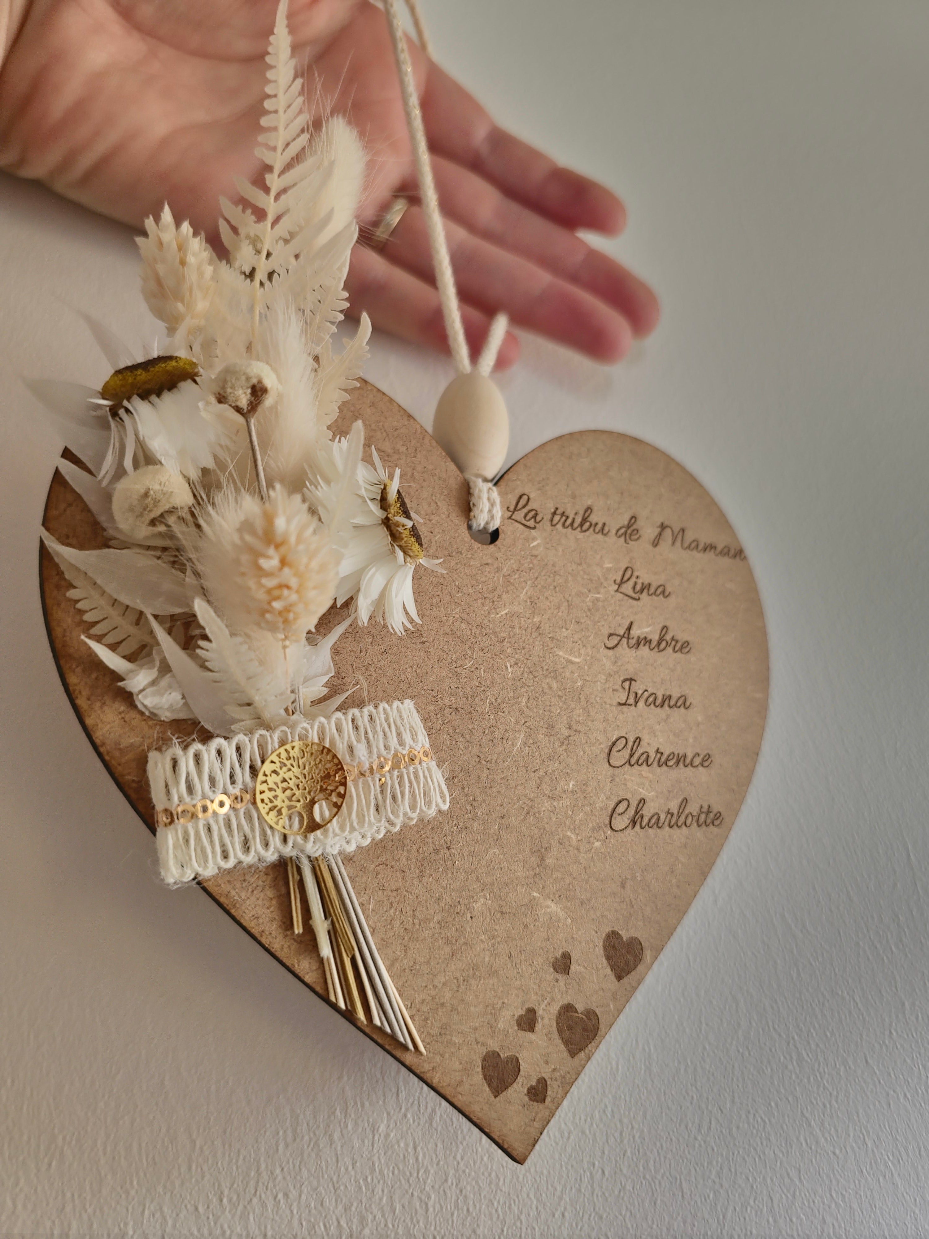 Cœur en bois personnalisé avec fleurs séchées blanches – La tribu de…